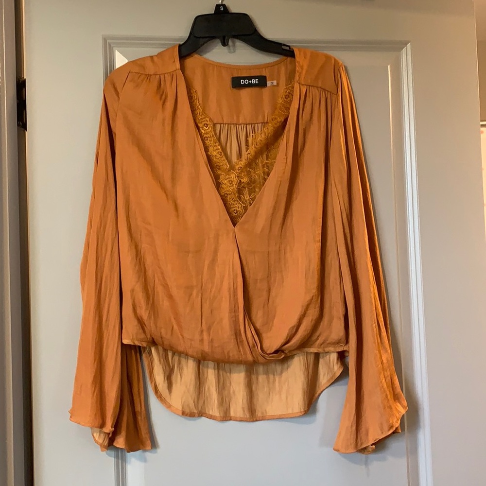 Burnt orange top with lace details